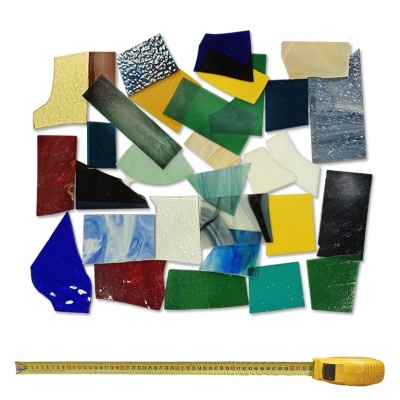 Pieces of colored glass, Ref. 7754
